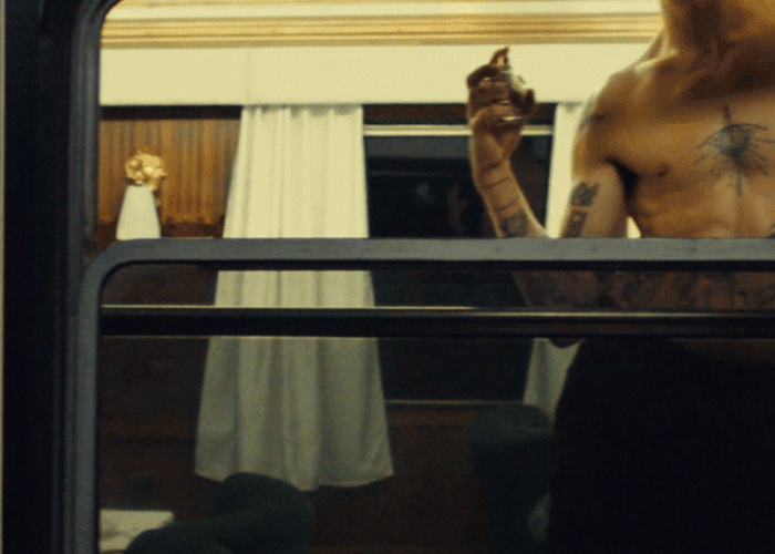 tuile-game-scandal-intense-jean-paul-gaultier.gif