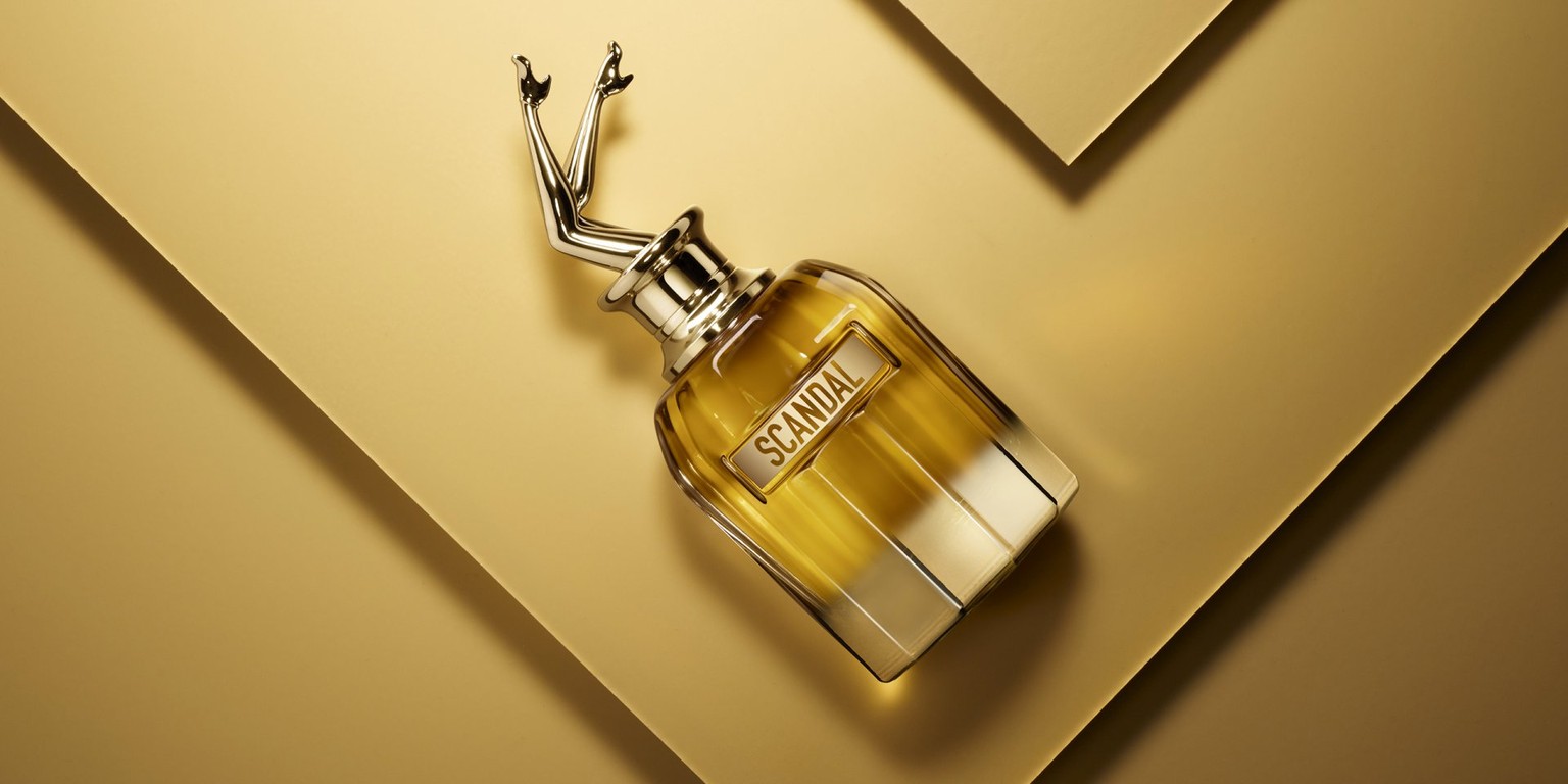 The golden bottle of Scandal Absolu, the new fragrance