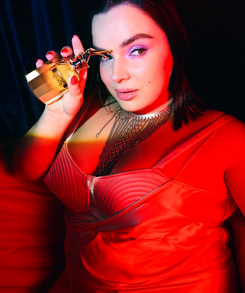 Scandal absolu the parfum concentré in the hand