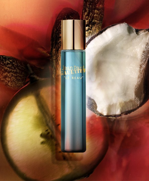 Le Beau travel spray and its ingredients with woody aromatic