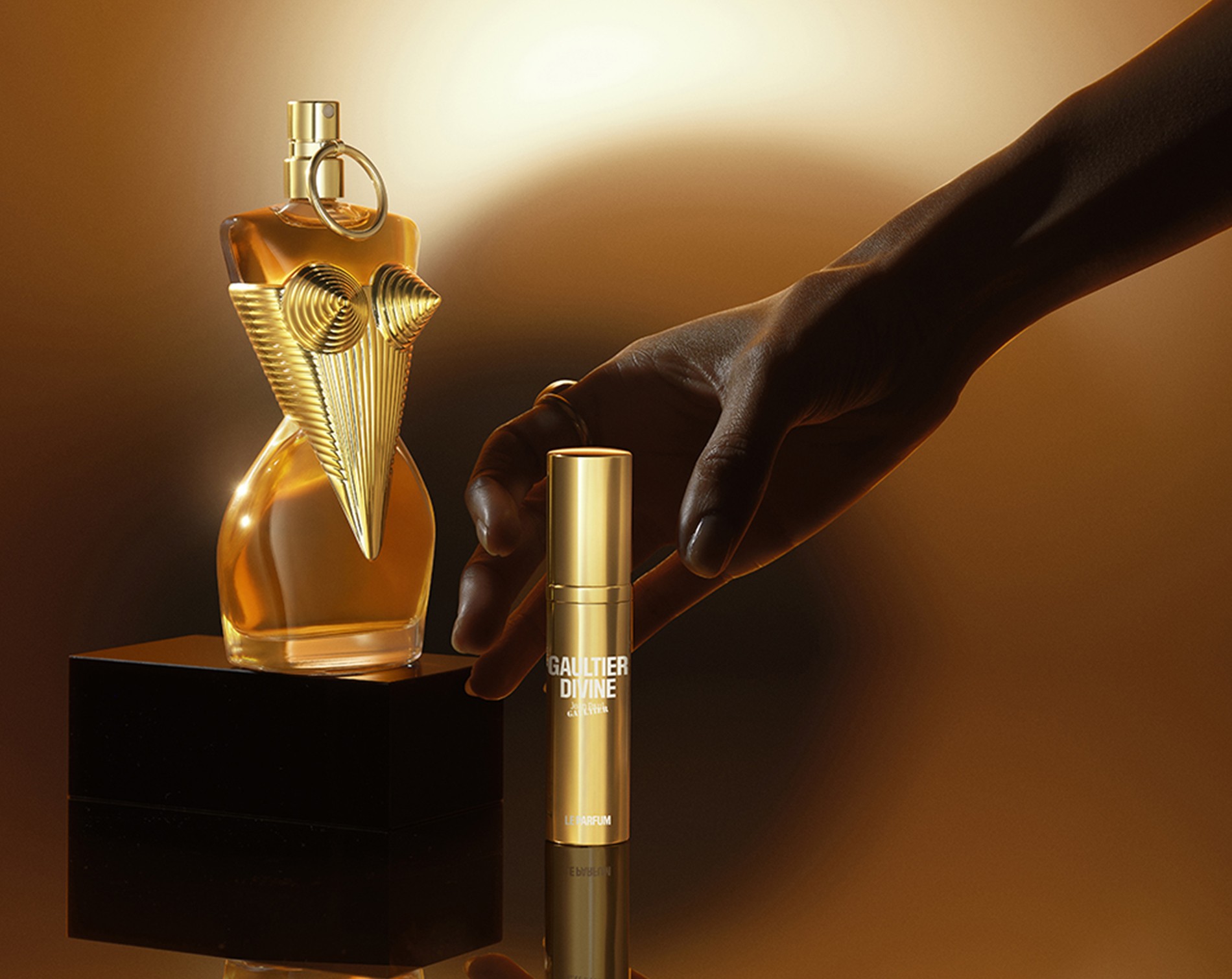 header-pdp-btg-gaultier-divine-le-parfum.jpg