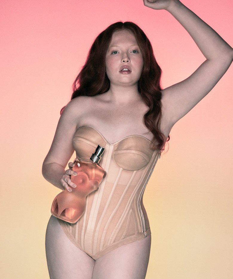 Classique eau de toilette in the hand of the muse